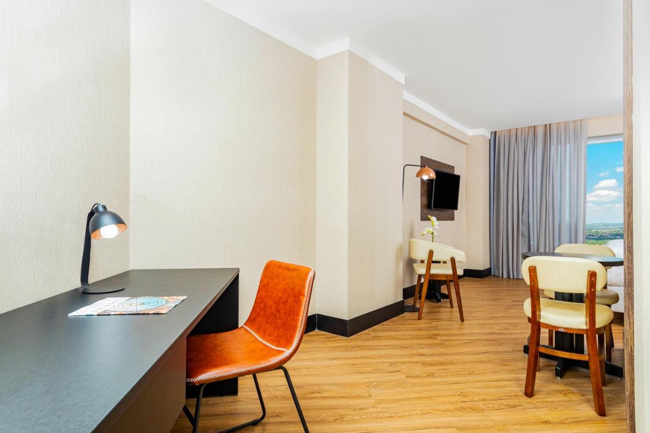 Nh Hotel Фейра-ди-Сантана Экстерьер фото